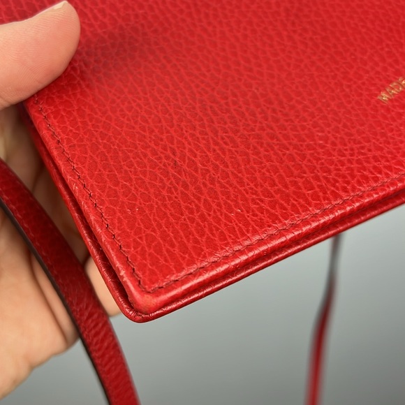 Gucci solid red dollar pebbled leather swing wallet w/ adjustable shoulder strap - Picture 10 of 17